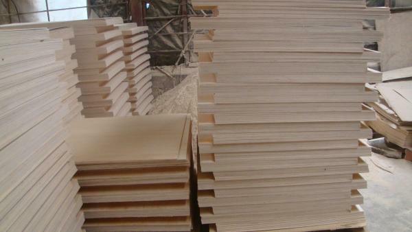 在運(yùn)輸膠合板的過(guò)程中應(yīng)注意哪些問(wèn)題