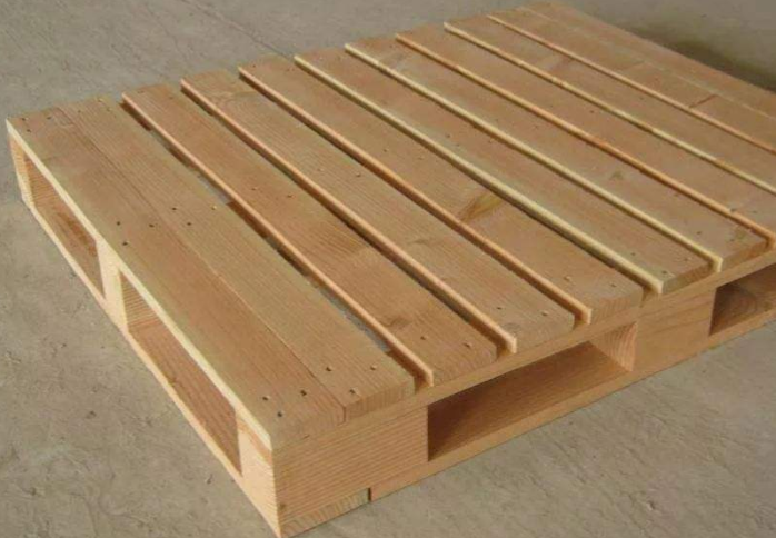 免熏蒸木托盤有哪些優(yōu)勢？企業(yè)在選托盤時(shí)為何更青睞于它？